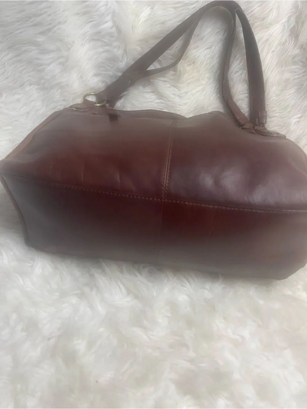 Bolo Leather Brown Medium Shoulder Bag gold tone hardwares. - Picture 6 of 14